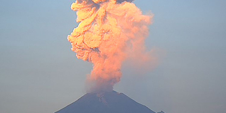 El Popocatépetl registra tres erupciones