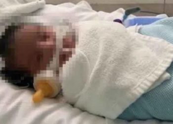 Sus padres no creían en el COVID-19, y su bebé resultó infectado