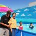 Familia en cuarentena crea playa artificial de Mazatlán en su jardín