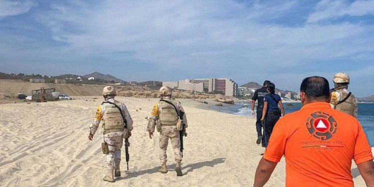 Retiran a 700 bañistas de Los Cabos