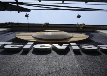 Televisa inicia plan de reducción de costos y congela contrataciones