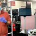 Tesla fabrica respiradores con piezas coches