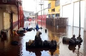 Causan fuga de agua al reparar tubería en Tepito