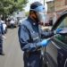 Advierten policías multas por cubrebocas