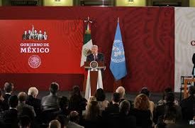 AMLO firma decreto para que INM no exceda funciones en detención de migrantes