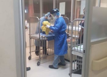 Abandonan a bebita; fue encontrada golpeada entre  los escombros que había en una camioneta