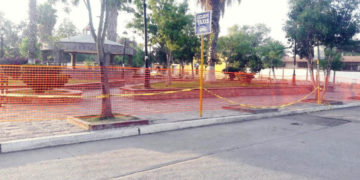 Plaza principal de La Pila cerrada como medida preventiva