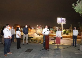 Alcalde enciende nueva iluminación de Av. Salvador Nava