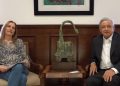 Festeja AMLO a niños con cuento de Tolstoi