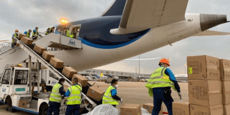 México espera arribo de cuarto avión con insumos médicos