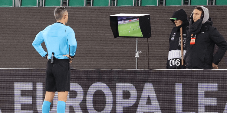 La Champions y Europa League podrían reanudarse sin VAR por Covid-19