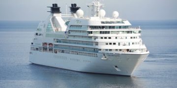 Tripulantes mexicanos del Star Celebrity desembarcarán en San Diego