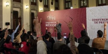 Reportero que acudió a conferencia en Palacio Nacional fue hospitalizado por Covid-19