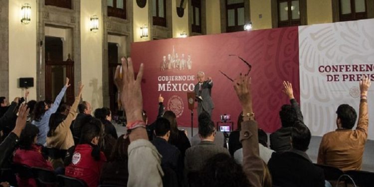Reportero que acudió a conferencia en Palacio Nacional fue hospitalizado por Covid-19
