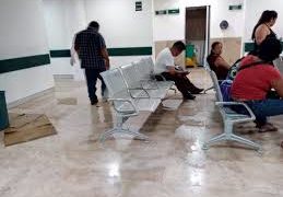 IMSS en Cancún, con decenas de pacientes y muertos por neumonía atípica