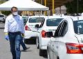 Entrega Xavier Nava canastas básicas a taxistas