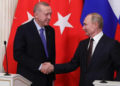Putin analiza con sus homólogos de Irán y Turquía combate a pandemia