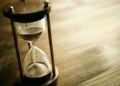 El tiempo suspendido: pandemia y neoliberalismo
