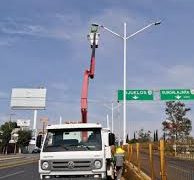 Arranca instalación de nuevas luminarias en Av. Salvador Nava