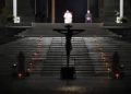 El papa preside el Vía Crucis en Plaza de San Pedro vacía y con 4 reos