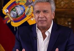 Presidente de Ecuador hace reducción en sueldos del 50% a todo su gabinete