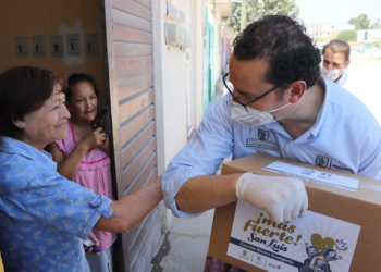 Alcalde entrega apoyos del programa “Comida en casa, canasta básica”