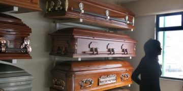 Funerarias “chafas” arriesgan a familiares de fallecidos por coronavirus