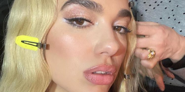 Dua Lipa sorprende a fans con radical cambio de look