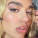 Dua Lipa sorprende a fans con radical cambio de look