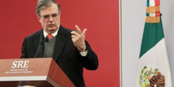 Espera México segundo cargamento de equipo médico desde China: Ebrard