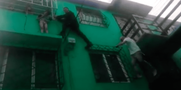 #Video Policías de CDMX salvan a niño de que caiga de un tercer nivel