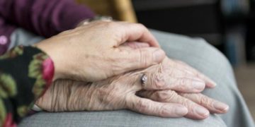 Pareja casada por 51 años, mueren por coronavirus