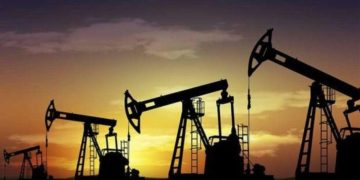 Petróleo de EEUU se desploma un 24,3% en otro lunes negro