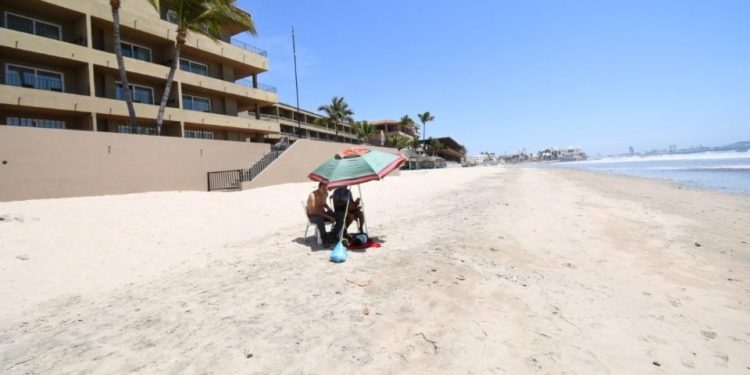 López Gatell pide a estados cerrar playas por coronavirus