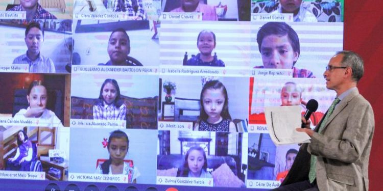 Niña pregunta a López-Gatell si el coronavirus se irá antes de su cumpleaños