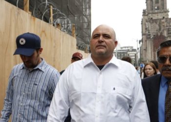 Julián LeBarón regresa a México tras riña en rancho de su familia