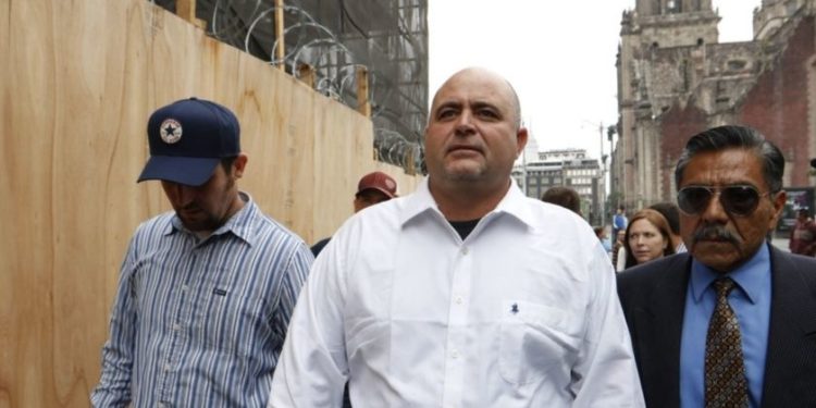 Julián LeBarón regresa a México tras riña en rancho de su familia