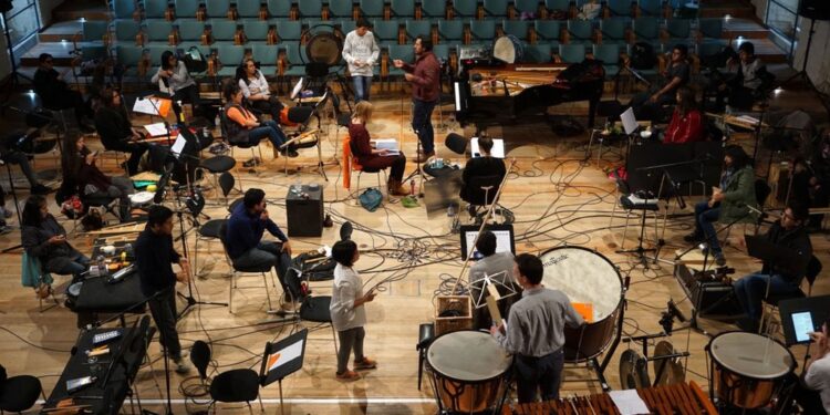 Orquesta boliviana varada en Alemania lleva 75 días refugiada en un castillo