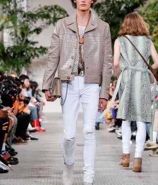 Pantalón blanco: vuelve el ícono de verano y así se usa