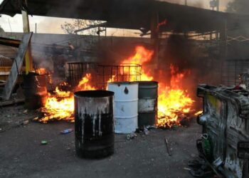 La Guardia Nacional atiende incendio en recicladora