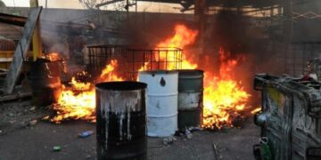 La Guardia Nacional atiende incendio en recicladora