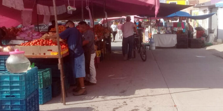 Bajan más de 30% actividades en los tianguis