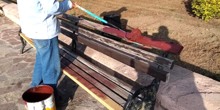 Continúa retiro de graffiti y reparación de mobiliario urbano