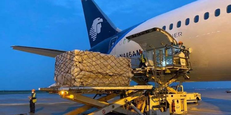 Desde Shanghái, sale otro vuelo con insumos médicos adquiridos por México