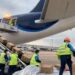 Llega cuarto vuelo de EU con insumos para combatir covid-19