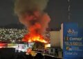 Incendio en el mercado de abasto de Oaxaca consume más de cien locales