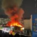 Incendio en el mercado de abasto de Oaxaca consume más de cien locales