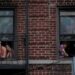 Nueva York se entretiene con un concurso de canto desde balcones