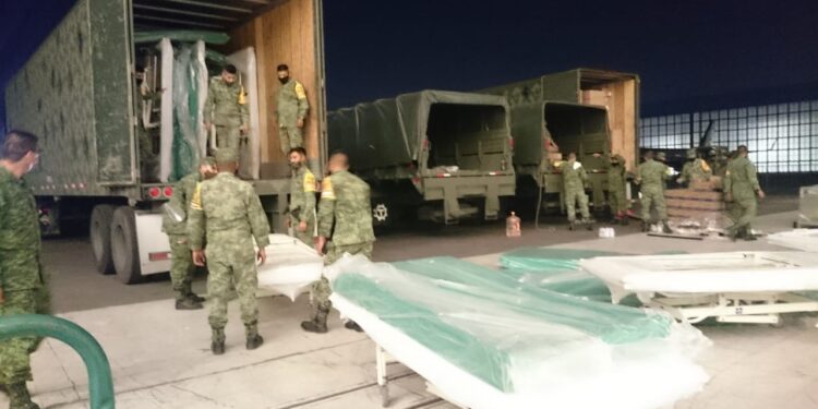 Personal militar realiza el traslado de equipo médico de la Ciudad de México a San Luis Potosí