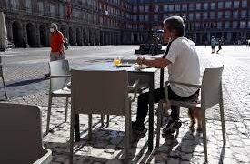 Después de 10 semanas, bares y restaurantes reabren en Madrid y Barcelona